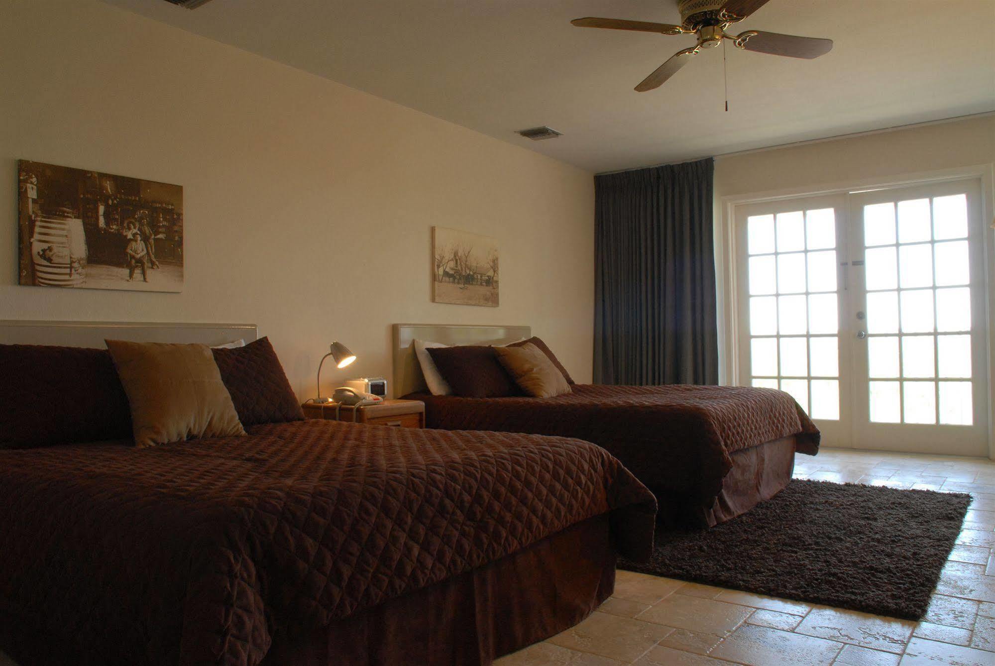 Hillside Boutique Hotel Castroville エクステリア 写真