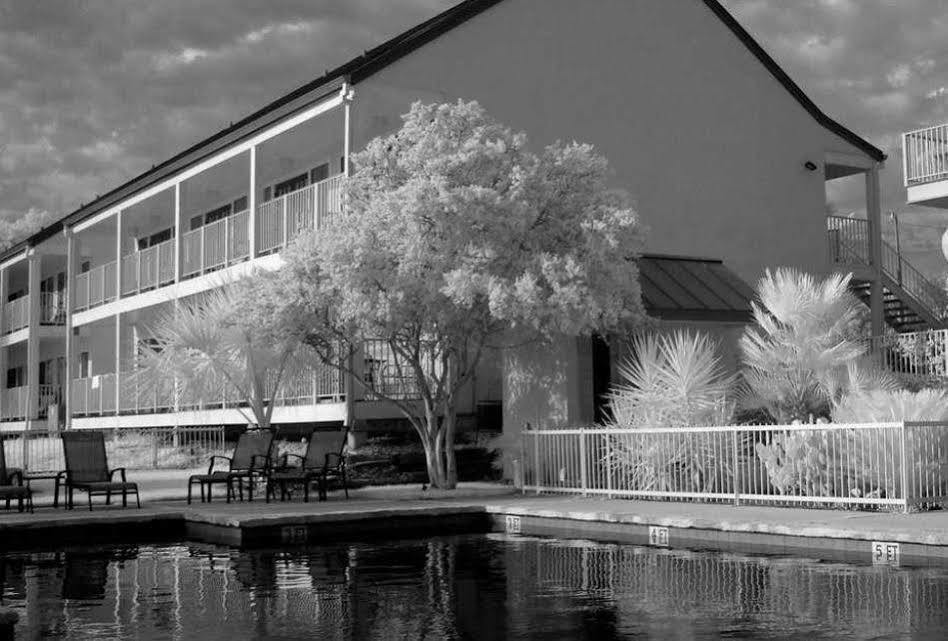Hillside Boutique Hotel Castroville エクステリア 写真