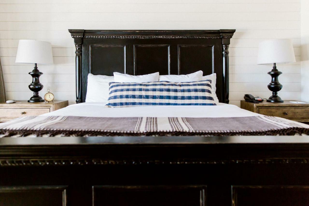Hillside Boutique Hotel Castroville エクステリア 写真